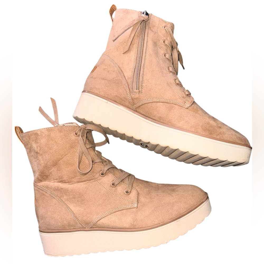 Dr.Scholl’s lace up, side zipper platform boots, sustainable comfort, excel cond